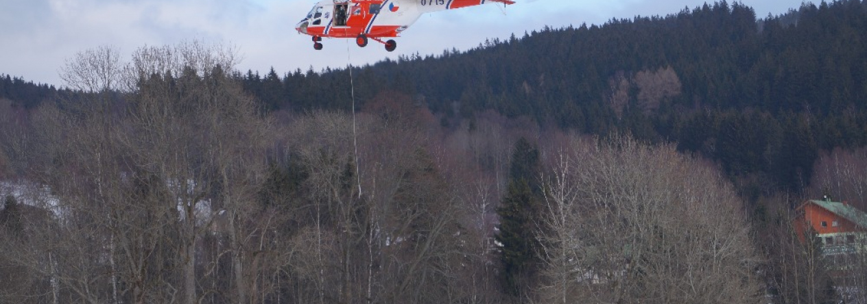 20160316-foto3693-hasici-v-podvesu-w-3a-zachranne-prace-sumava-zelezna-ruda.jpg