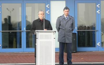 20061110_foto1254_plk_ing_prochazka_jiri_byvaly_velitel_24zdl_a_nacelnik_stabu_zakladny_pplk_ing_jiri_dvorak.jpg