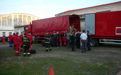 20150519-foto3528-4-tuny-humanitarniho-materialu-dorazily-do-kbel.jpg