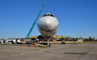 20160223-foto3677-k-demontazi-tezkych-casti-letounu-tu-154m-byl-povolan-jerab.jpg