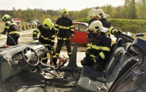 02_hasicske-techniky-strihani-plechu-automobilu.jpg