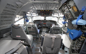 03-pilotni-kabina-letounu-ne-3a-awacs-.jpg