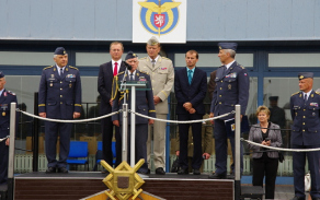 proslovu-se-ujal-i-general-emil-bocek.jpg